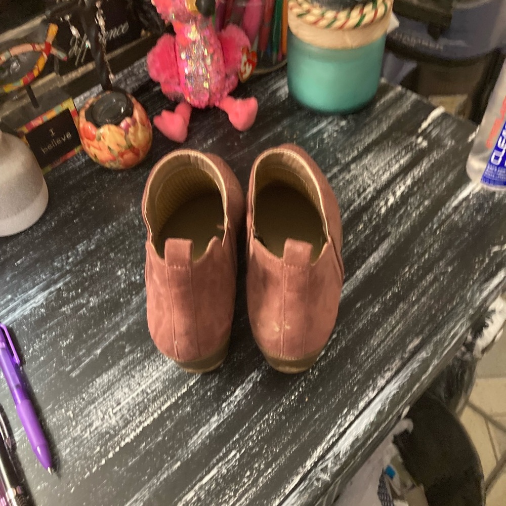 Lower cut boots